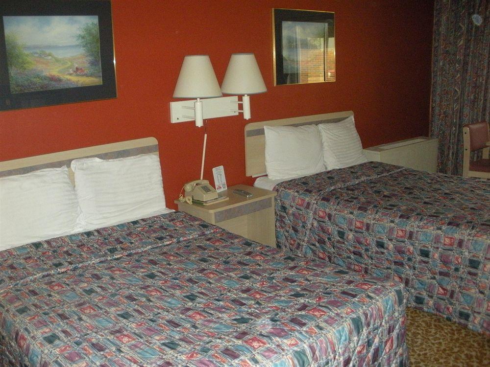 Regency Inn And Conference Center Clinton Εξωτερικό φωτογραφία