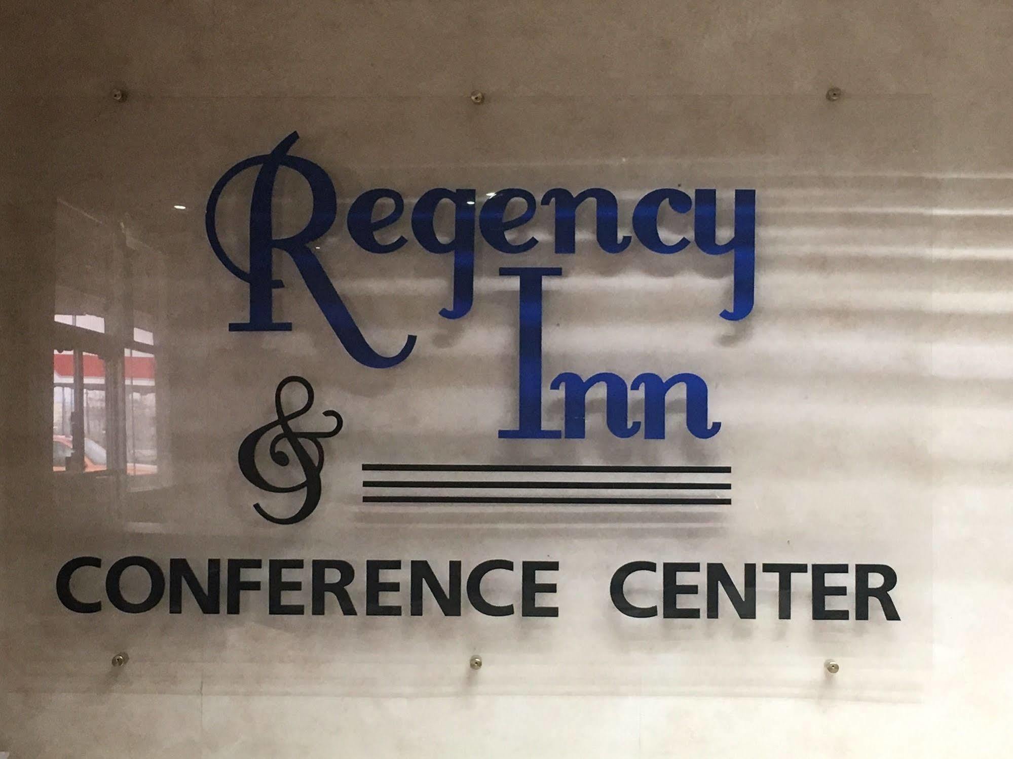 Regency Inn And Conference Center Clinton Εξωτερικό φωτογραφία