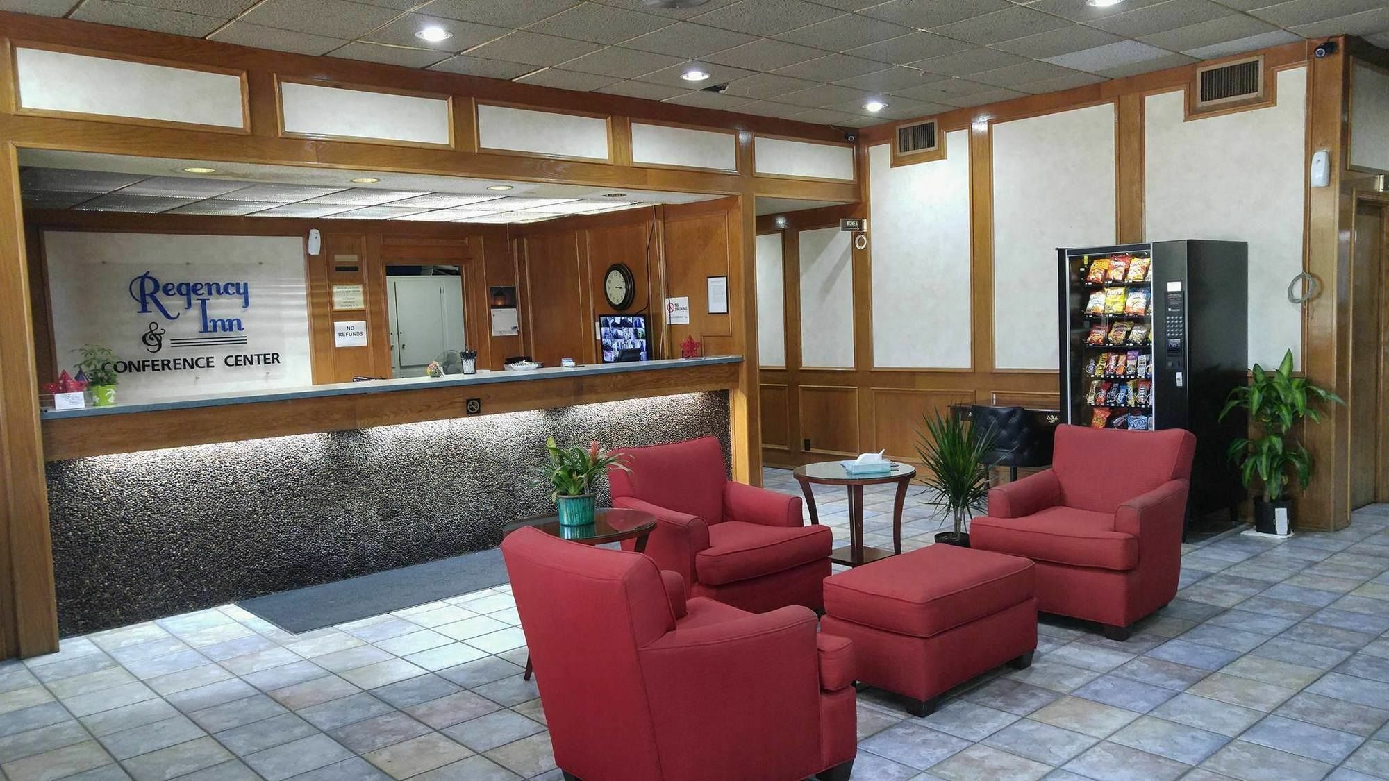 Regency Inn And Conference Center Clinton Εξωτερικό φωτογραφία